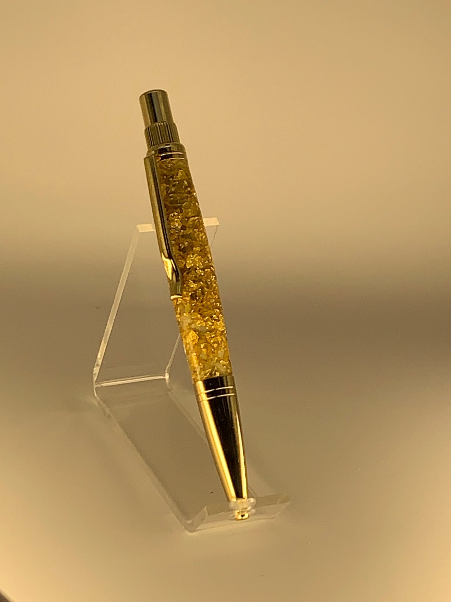 Aurum Twist – Executive Gold Flake Pen