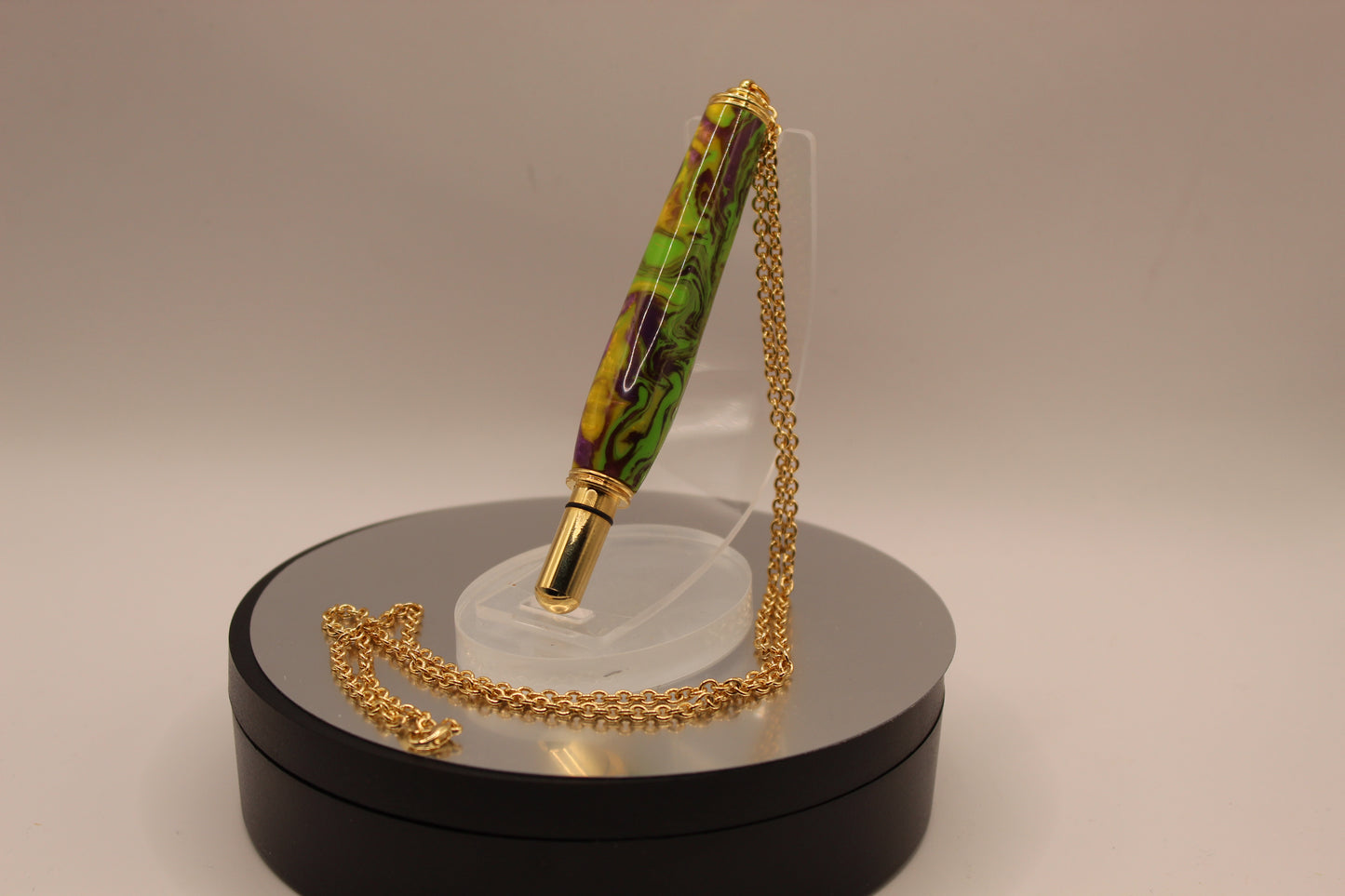 Scissors on a Neckless