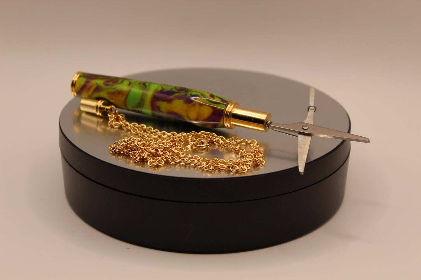 Scissors on a Neckless