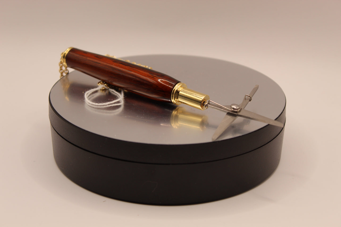 Scissors on a Neckless