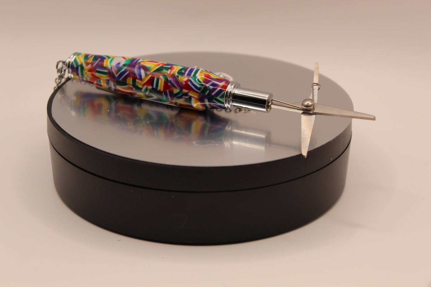 Scissors on a Neckless